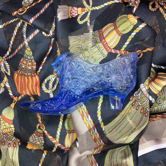 Fenton Glass Slipper - Cat Head Daisy & Button Tiara Blue Manganese. - Picture 3 of 8